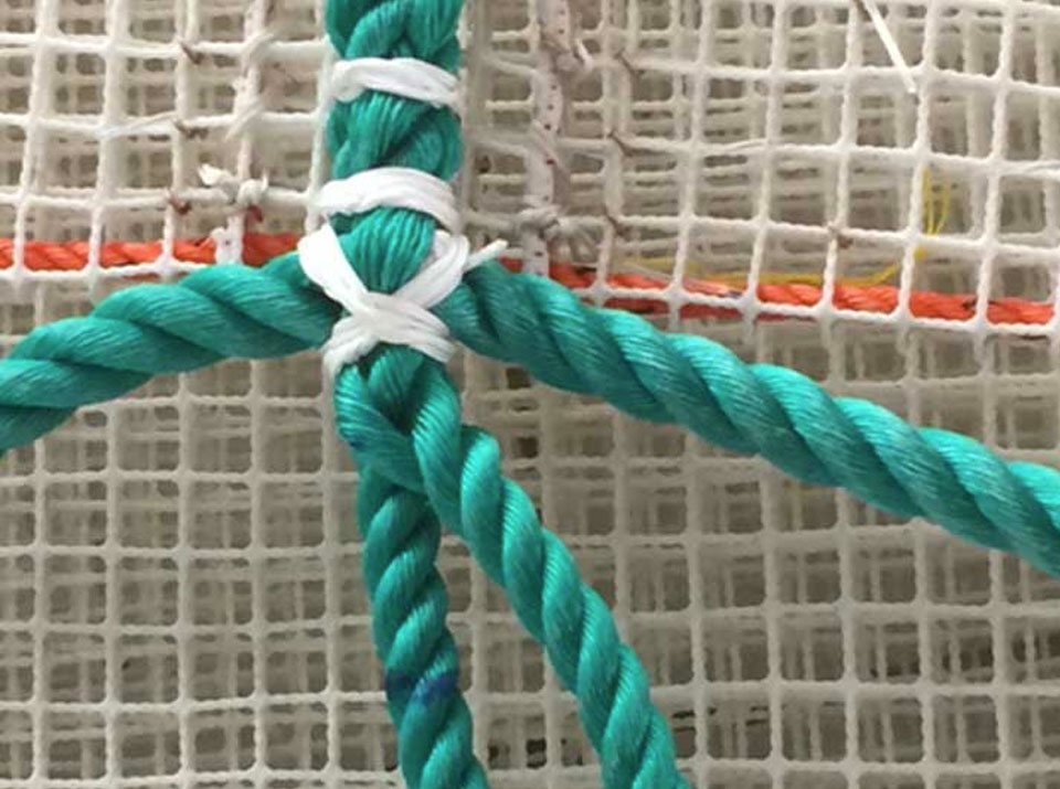 Green rope splice secured through KGrid mesh