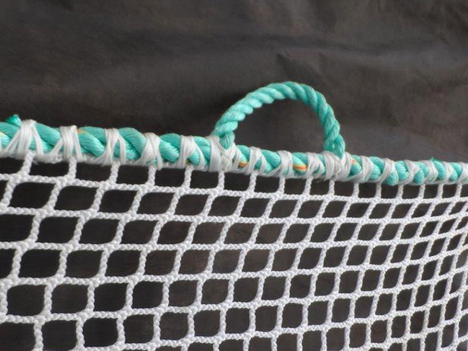 Rope eye and braided headline on square mesh netting
